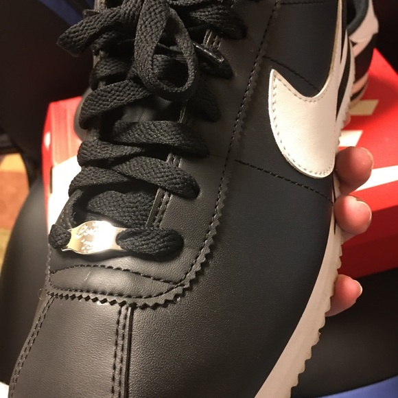 Black Leather Cortez size 9.5 - Picture 3 of 8